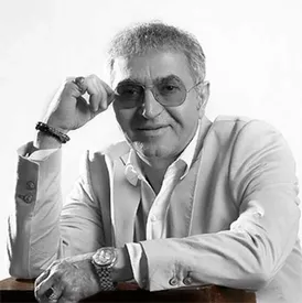 توصیه یک خواننده پاپ به معین : میخواهی نخوانی، بیا!