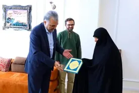 دیدار با خانواده شهدا باید به یکی از اصول مسئولیت اجتماعی سازمانها تبدیل شود