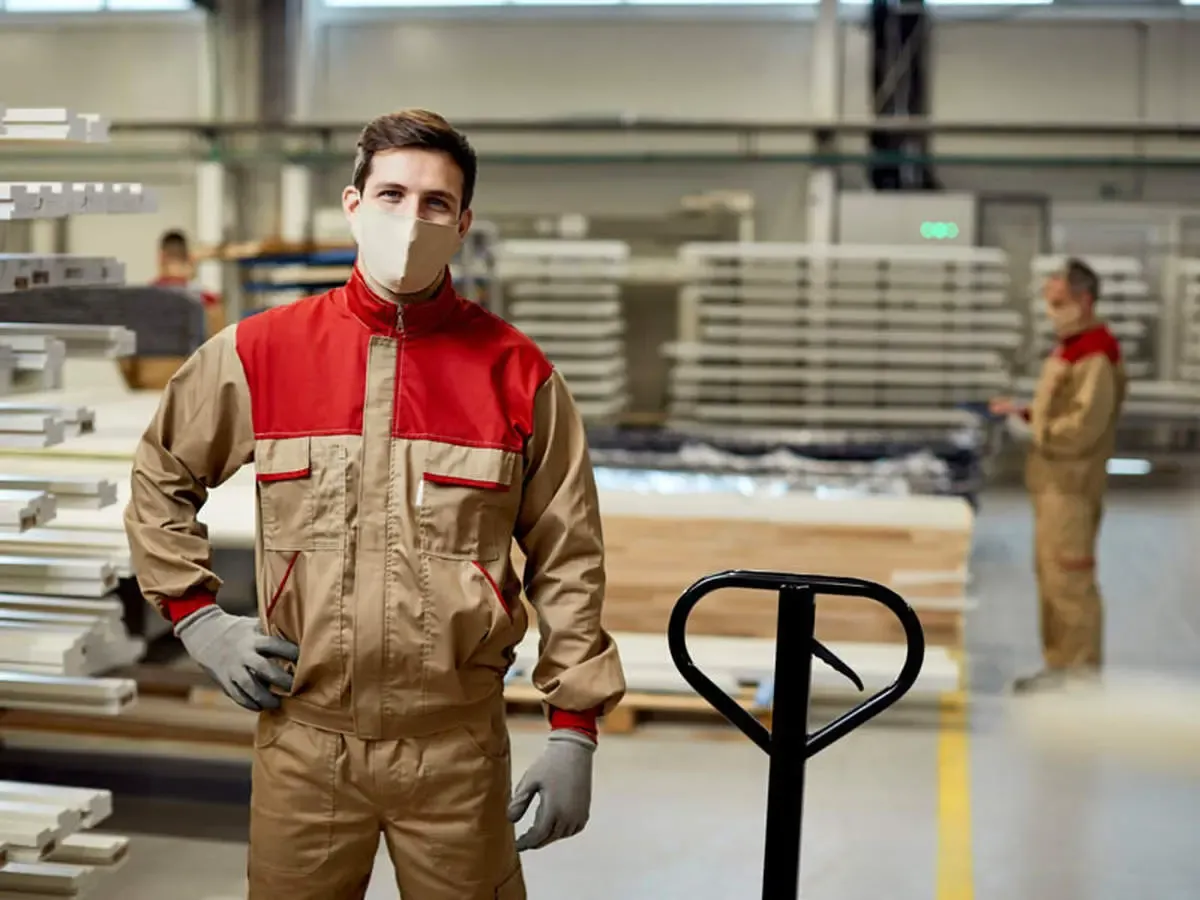 ویژگی های یک لباس کار حرفه ای، از ظاهر تا کیفیت