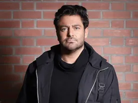 محمد رضا گلزار از وسیله نقلیه جدیدش رونمایی کرد