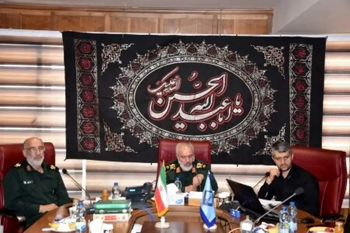 دشمن تلاش می‌کند با روایت‌های نادرست انقلاب را ناکارآمد نشان دهد