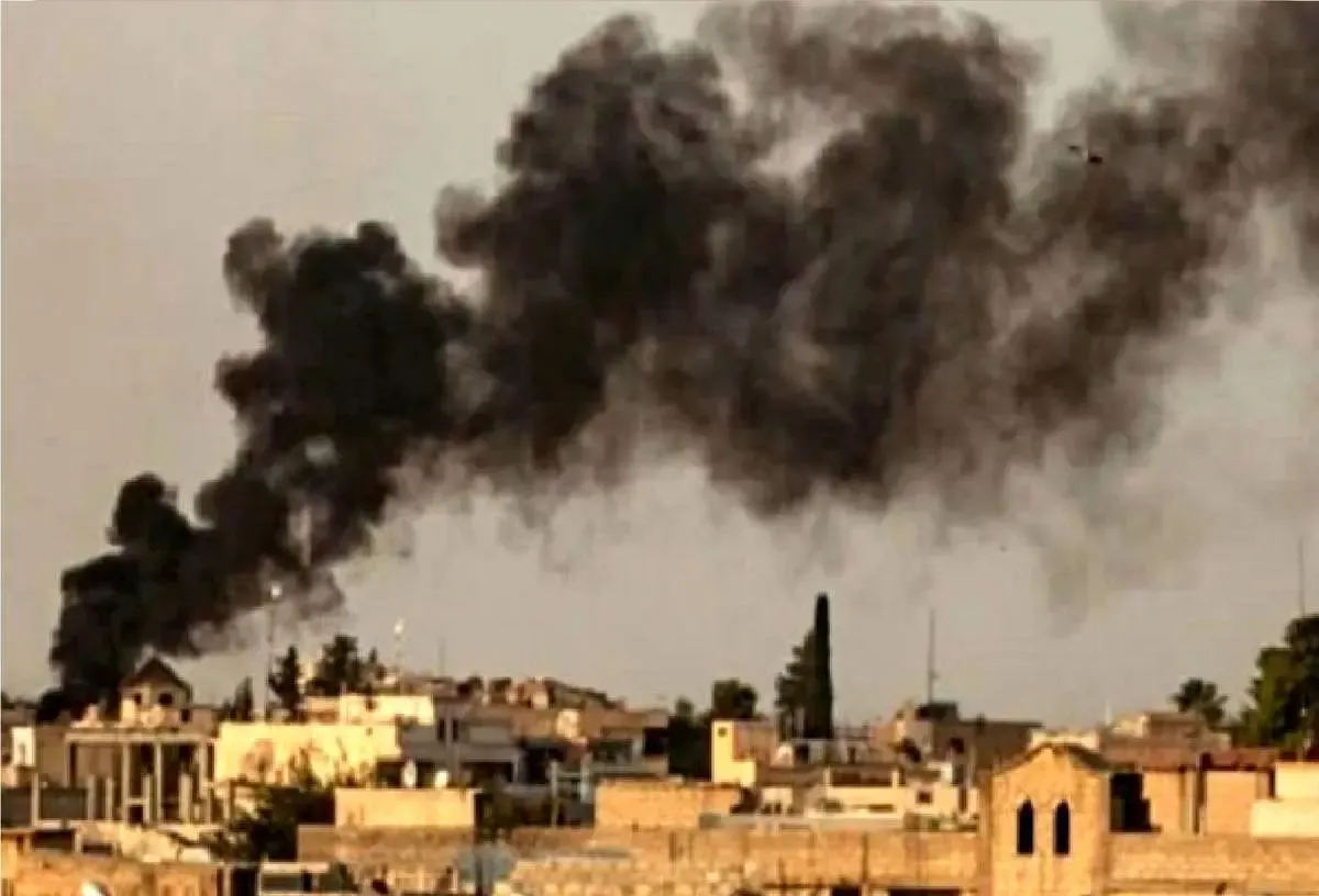 وقوع سه انفجار در یک فرودگاه نظامی در سوریه/ ماجرا چه بود؟