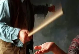 حکم اولیه معلم خاطی صادر شد