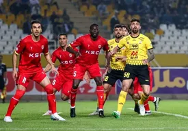 برد طلایی پوشان با ۲ گل بهخودی/ سپاهان جای پرسپولیس را گرفت
