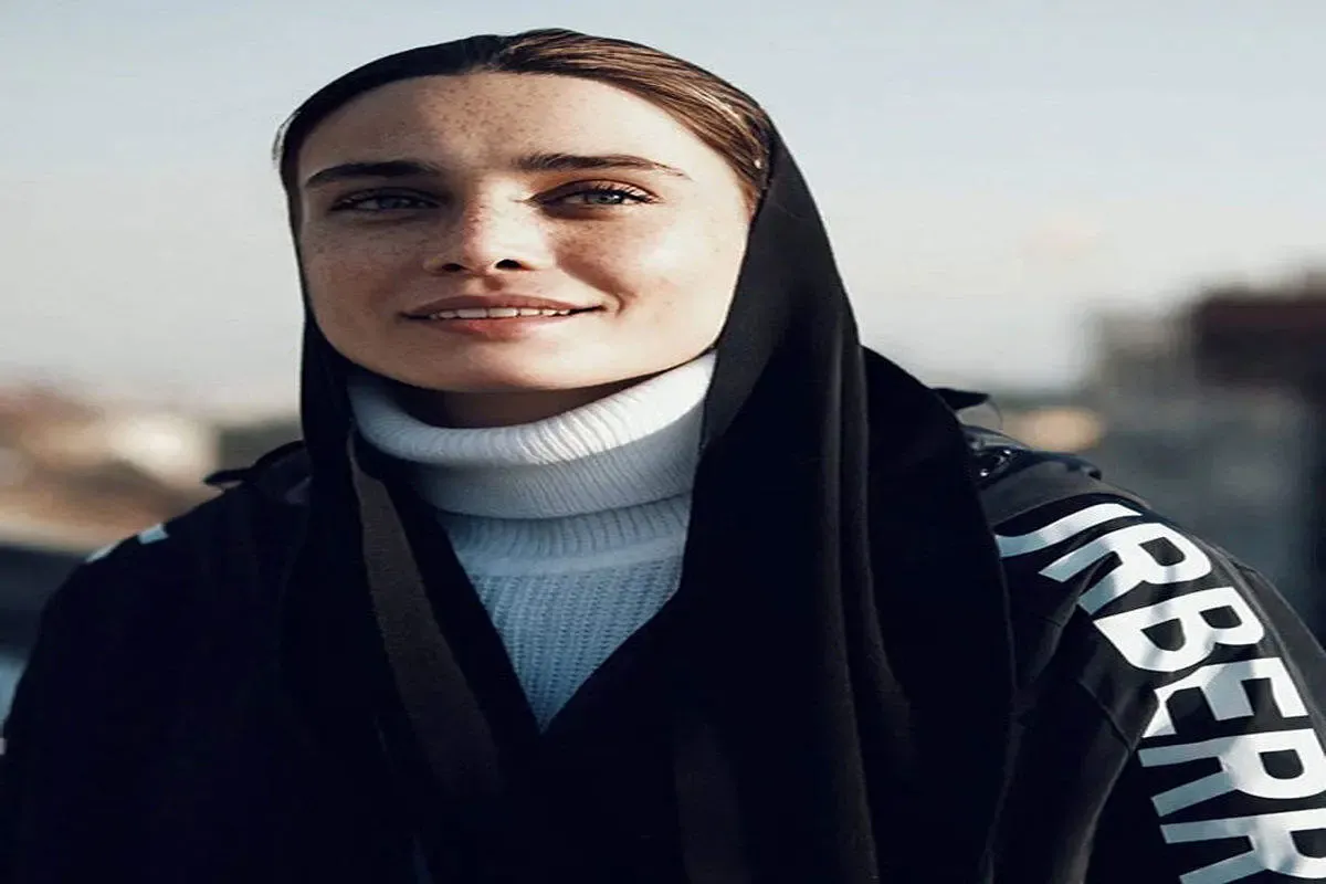 عکس تینا آخوندتبار روی رینگ بوکس حرفه‌ای