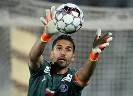 سیدحسین حسینی با اهرم فشار در استقلال ماند!