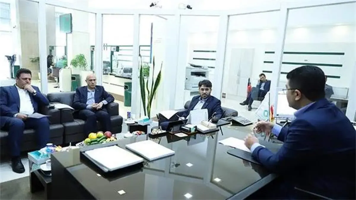 بازدید مدیرعامل بانک کارآفرین از شعبه کیش