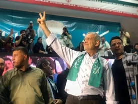 شریعتمداری: پزشکیان بر فساد کاسبان تحریم خط بطلان می‌کشد