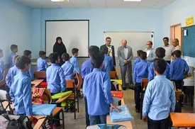 توزیع نوشتافزار میان دانشآموزان شهرستان سندرک استان هرمزگان