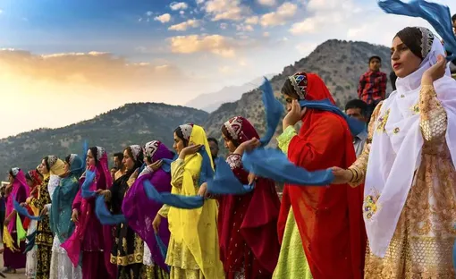 جشنواره رنگ‌ها در عروسی بختیاری/عکس: رضا کامران سامانی