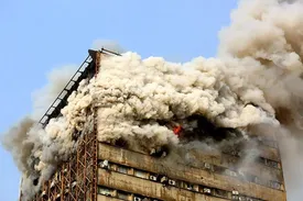 ناگفته های پزشکی قانونی از حادثه پلاسکو درباره زمان و علت مرگ آتشنشانان / فقط علت مرگ سرتیم گروه با بقیه فرق داشت