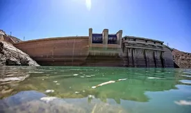 ببینید/ تصاویر زمستانی از یخ‌زدگی دریاچه سد زاینده‌رود