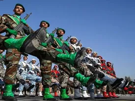 تتوی روی گردن یک سرباز در رژه ارتش حاشیه ساز شد+عکس