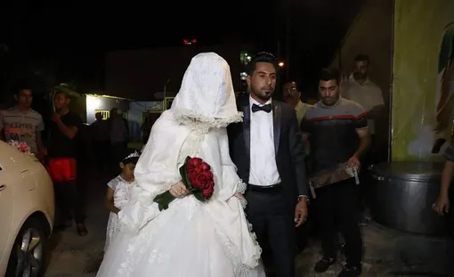 جشن ازدواج زوج سیل زده خوزستانی/عکس:مرتضی جابریان
