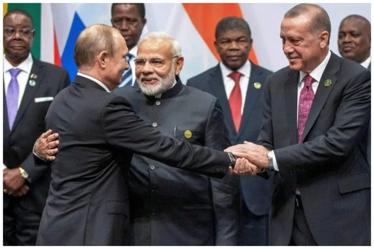 جهان پوست اندازی می کند