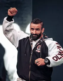 ساعت گران قیمت بر مچ هادی چوپان!