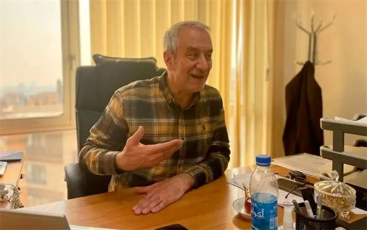 دروغ است؛ احمدی نژاد هرگز نمی‌خواست به رختکن تیم ملی برود / امکاناتی که کی‌روش می خواست فراهم نمی‌شد و او هم غر می‌زد!