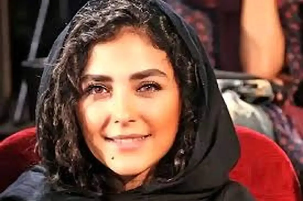 ژست و تیپِ خاص هدی زین‌العابدین در یک عکس هنری‌