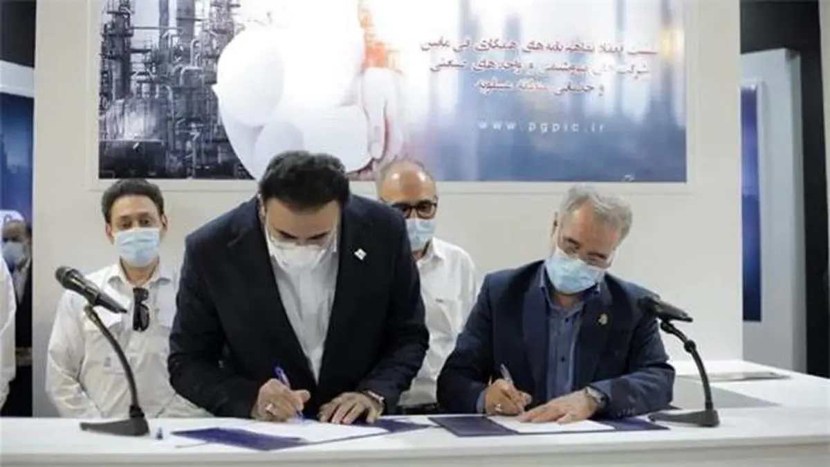 ۴۰ تفاهم نامه اشتغال‌آفرین در هاب پتروشیمی ایران امضا شد/ روز اول پرکار نمایشگاه توانمندسازی و حمایت از شرکت‌های منطقه عسلویه