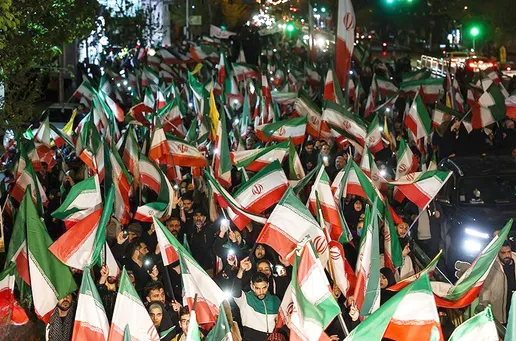 ایستادگی مردم پای ایران