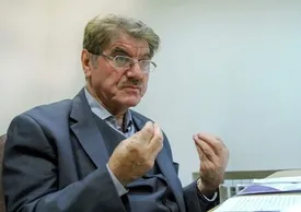 صالح نیکبخت: متاسف می‌شوم که مجلس به جای تصویب قوانین کاربردی دست به تصمیماتی می‌زند که  مسیر گروه‌های تندرو است