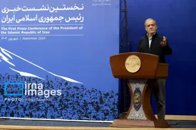 پزشکیان خطاب به خبرنگار روزنامه کیهان: فقط مجسمه‌ها اشتباه ندارند/ فیلم