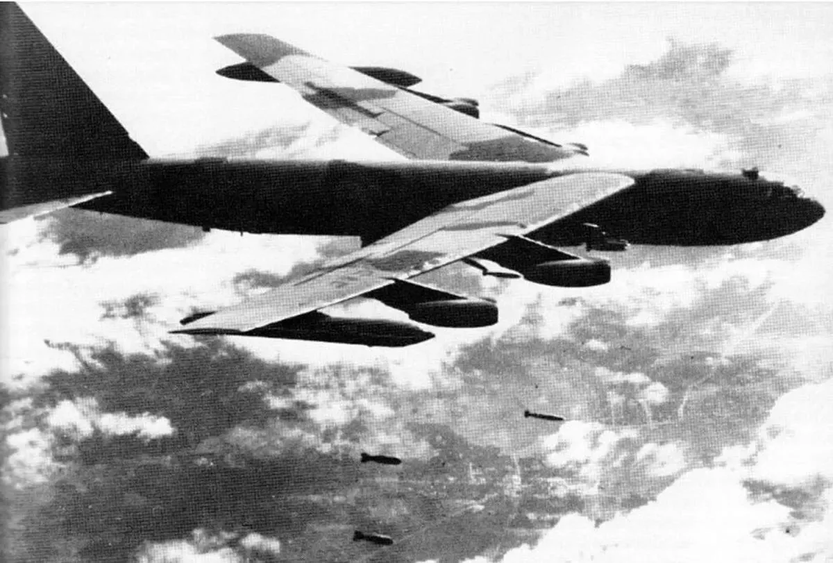 ۶ بمب‌افکن B۵۲ آمریکا منهدم شد