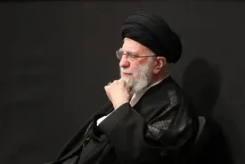 تصویری دیده نشده از رهبر شهید و آیتالله شبیری زنجانی در فروردین ۱۳۹۴/ حضور آیتالله سید مجتبی خامنهای