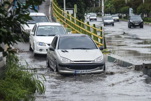 انسداد خیابان‌ها با آب!