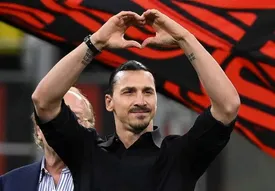 ببینید | حرکات آکروباتیک و نمایشی ابراهیموویچ در دریا