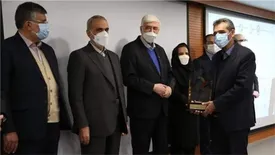 ذوب آهن اصفهان تندیس جایزه مسئولیت اجتماعی مدیریت را دریافت کرد