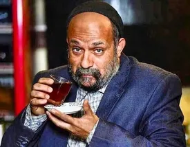 سکانسی از سریال خجالت نکش با بازی ارسطو پایتخت که وایرال شده