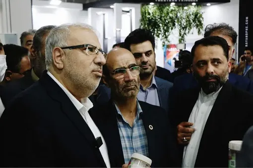 بازدید وزیر نفت و مدیرعامل شرکت ملی مناطق نفت‌خیز جنوب از غرفه پارک علم و فناوری خوزستان