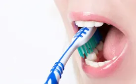 بعد از خوردن این غذاها مسواک نزنید!