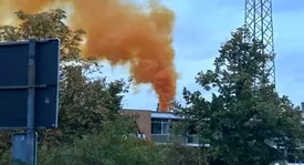 ببینید/حادثه‌ در کارخانه‌ای در آلمان / انتشار ابر نارنجی و اعلام وضعیت اضطراری