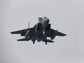 یک جنگنده F-15 آمریکایی مورد هدف قرار گرفت و سقوط کرد