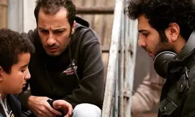 ببینید / 25 بار سیلی زدن نوید محمدزاده به پسر جوان!