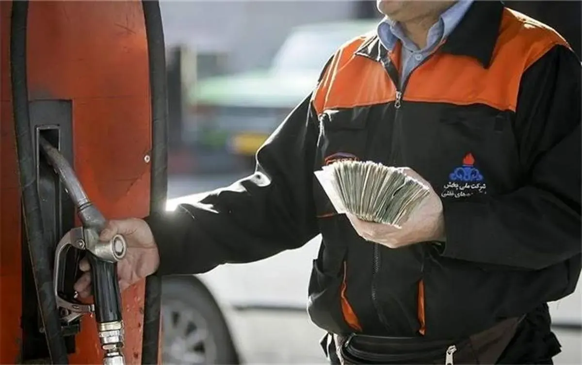مدیر اسبق نفتی:  با وضع تورم فعلی، شاید با نرخ ۱۰ هزار تومان هم برای بنزین کم باشد/ راه حل این است که روزی ۱.۵ لیتر به هر خودرو بدهند/ برای بنزین با کیفیت باید واردات کرد