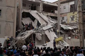 تصاویری از انفجار مرگبار در ساختمان ۴ طبقه / ساکنین زیر آوار مانده‌اند