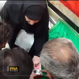 اهدای انگشتر سردار سلیمانی برای تدفین همراه پیکر امیرعبداللهیان/ عکس