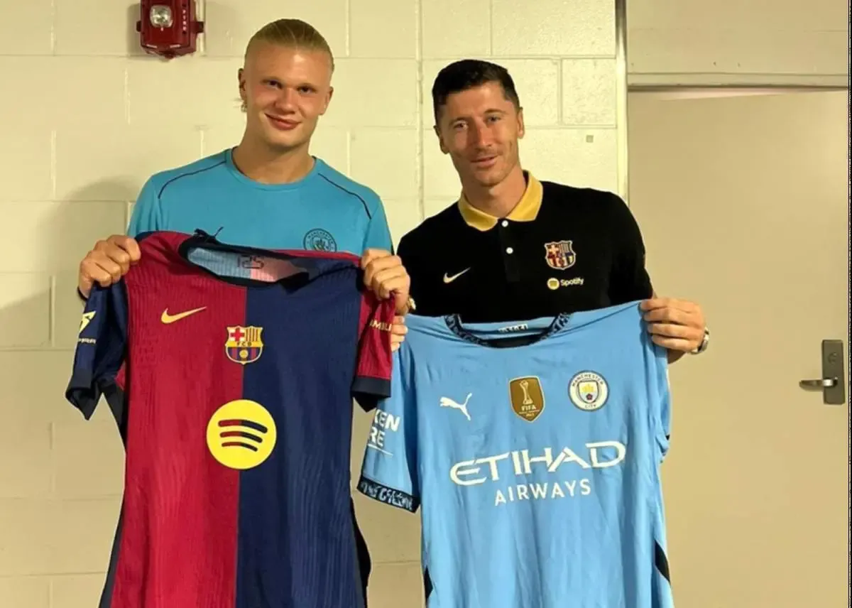 پیراهن بارسلونا بالاخره به هالند رسید / عکس