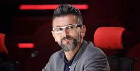 امین حیایی در استخر سروش صحت