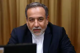 عراقچی با همسر جوانش در یک مراسم زنانه /عکس