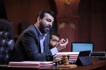 آقای قاضی با تیپ عجیب در خارج/ عکس