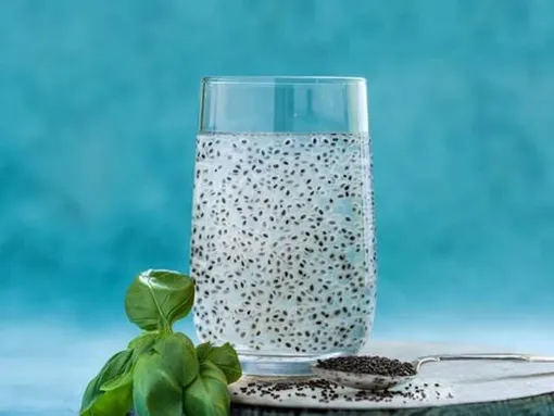 تخم شربتی واقعاً جلوی کم‌آبی بدن را می‌گیرد؟