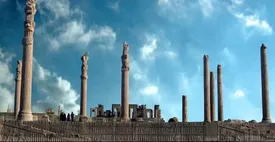 کنسرت قربانی با تخت جمشید چه می‌کند؟