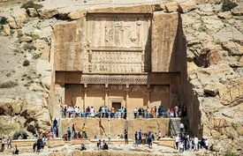 بیخ گوش مسئولان «تختِ جمشید» کپک زد!