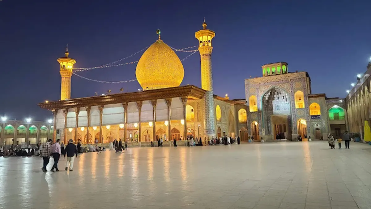 ببینید/ نجات معجزه‌آسا توریست‌های اسپانیایی از حمله تروریستی به شاهچراغ