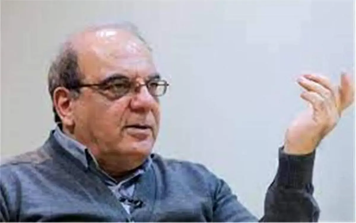 عباس عبدی: پذیرش ارزش‌های دینی با زور و اجبار قانون شدنی نیست/ وجود حکومت به نام دین و تقابل آن با ارزش‌های مورد پسند مردم، جامعه را به سوی قطبی شدن سوق می‌دهد و این خطرناک است