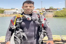 غواص سیل مشهد: ما جسدها را با حس لامسه بیرون می کشیم